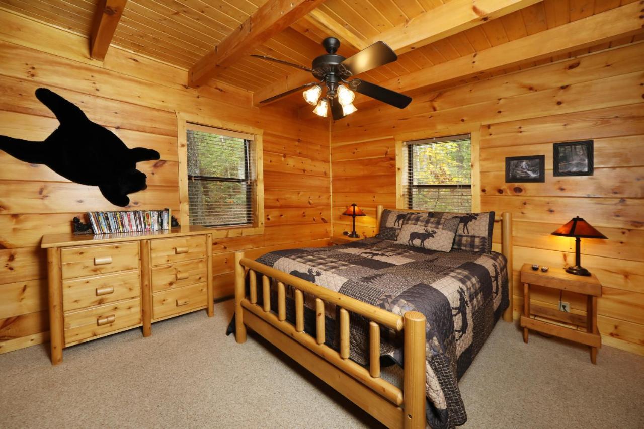 Black Bear Hibernation #2825 Pigeon Forge Dış mekan fotoğraf